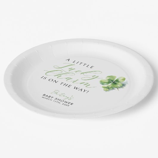 Little Lucky Charm ist auf dem Weg Baby Shower Pappteller (Schrägansicht)