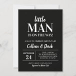 Little Man Black & White Baby Dusche Einladung<br><div class="desc">Es ist an der Zeit, die Ankunft des kleinen Mannes der Stunde mit unserer Little Man Black & White Baby Shower Einladung zu feiern! Egal ob Sie eine Babydusche für Hipster planen oder eine schlichte Minimalistin, diese Einladung wird definitiv zu einem stilvollen Statement werden. Machen wir es zu einem Tag,...</div>