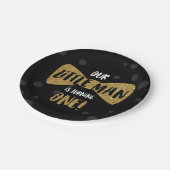 Little Man First Birthday Paper Teller, Gold Pappteller (Schrägansicht)