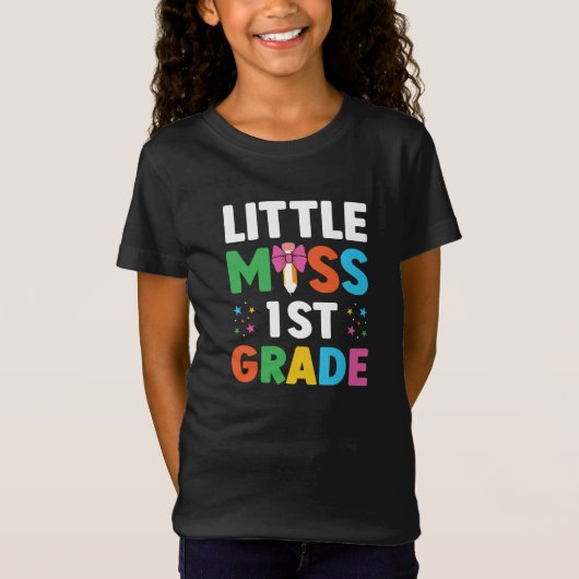 Little Miss 1st Grade Typografy School T-Shirt (Vorderseite)