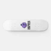 Little Miss Stubborn | Überquerte Waffen Skateboard (Horizontal)
