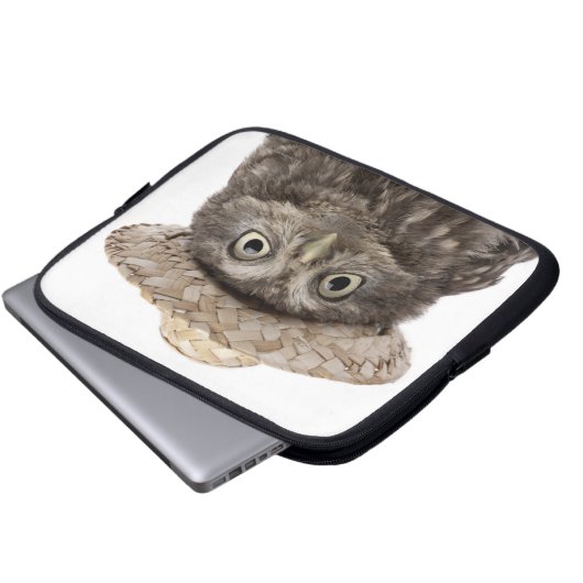 Little Owl mit einem Strohhut - Athene noctua Laptopschutzhülle (Vorne Knopf)
