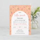 Little Peach Birthday Foto Einladung (Stehend Vorderseite)