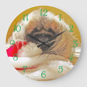 Little Pekingese Grabs Santa Große Wanduhr