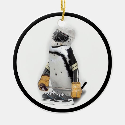 Little Penguin Wearing Hockey Gear Keramikornament (Vorne)
