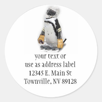 Little Penguin Wearing Hockey Gear Runder Aufkleber