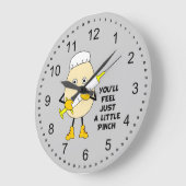 Little Pinch Egghead Nurse Große Wanduhr (Winkel)