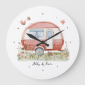 Little Pink Glamper Camper with Butterflies Große Wanduhr (Vorderseite)
