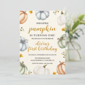 Little Pumpkin Autumn Erster Geburtstag Einladung (Stehend Vorderseite)