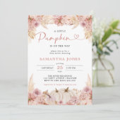 Little Pumpkin Boho Pink Pampas Grass Baby Dusche Einladung (Stehend Vorderseite)