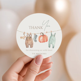 Little Pumpkin Fall Kleidung Junge Dusche Runder Aufkleber