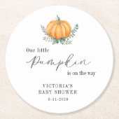 Little Pumpkin ist auf dem Weg Baby Shower Runder Pappuntersetzer (Vorderseite)
