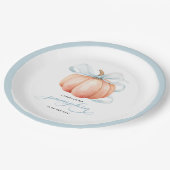Little Pumpkin on Way Blue Bow Baby Shower Pappteller (Schrägansicht)