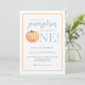 Little Pumpkin Pastel Blue Fall First Birthday Inv Einladung (Stehend Vorderseite)
