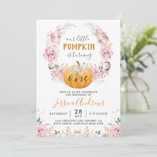 Little Pumpkin Rustic Cotton Floral ersten Geburts Einladung (Stehend Vorderseite)