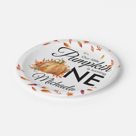 Little Pumpkin Turning One Herbst Birthday Pappteller (Schrägansicht)