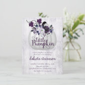 Little Pumpkin | Violet Lila Rustikale Babydusche Einladung (Stehend Vorderseite)