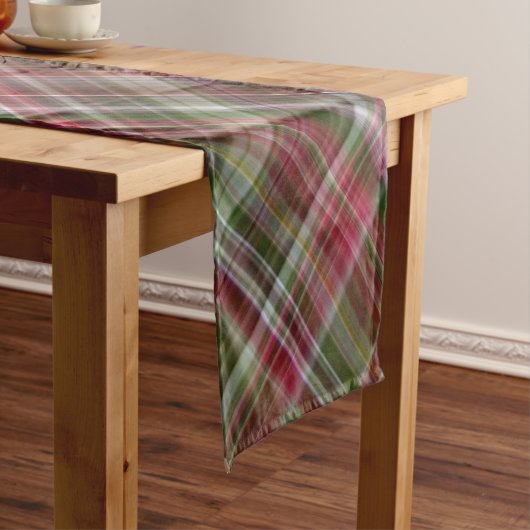 Little Red Berries Red and Green Kariert Kurzer Tischläufer (Beispiel)