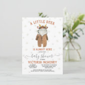 Little Reindeer Christmas Winter Baby Shower Einladung (Stehend Vorderseite)