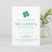 Little Shamrock Modern Baby Shower Einladung (Stehend Vorderseite)