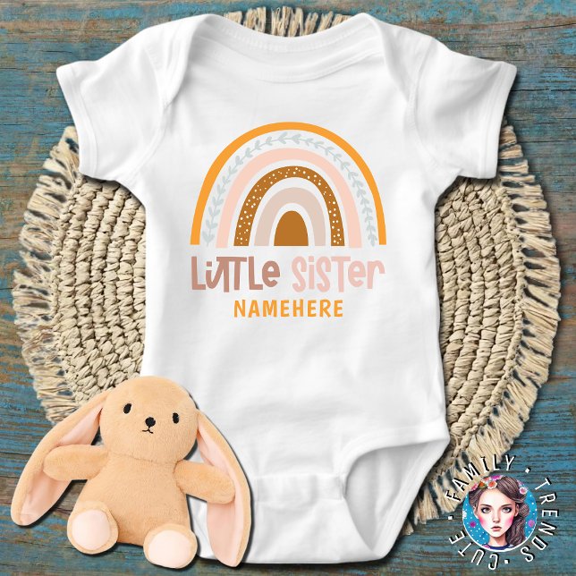 Little Sister Personalisiert Name Niedlich Rainbow Baby Strampler (Von Creator hochgeladen)