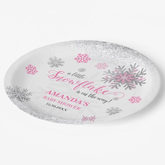 Little Snowflake Pink Silver Glittery Baby Shower Pappteller (Schrägansicht)