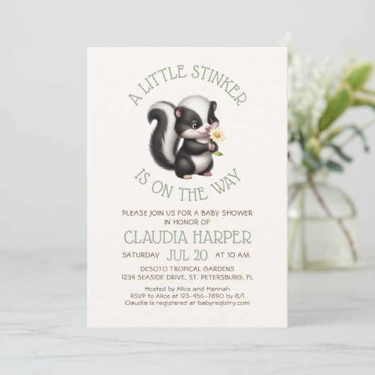 Little Stinker Skunk Baby Shower Einladung (Stehend Vorderseite)