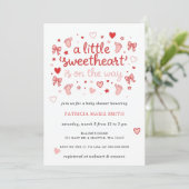 Little Sweetheart Valentines Bow Baby Shower Einladung (Stehend Vorderseite)