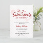 Little Sweetheart Valentines Twin Baby Shower Einladung (Stehend Vorderseite)