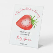 Little Sweetie Strawberry Baby Dusche Begrüßungsze Sockelschild (Vorderseite)
