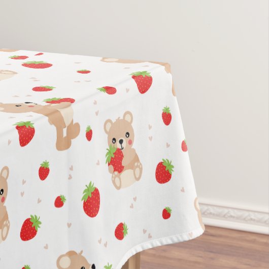 Little teddy bear with strawberry tischdecke (Beispiel)