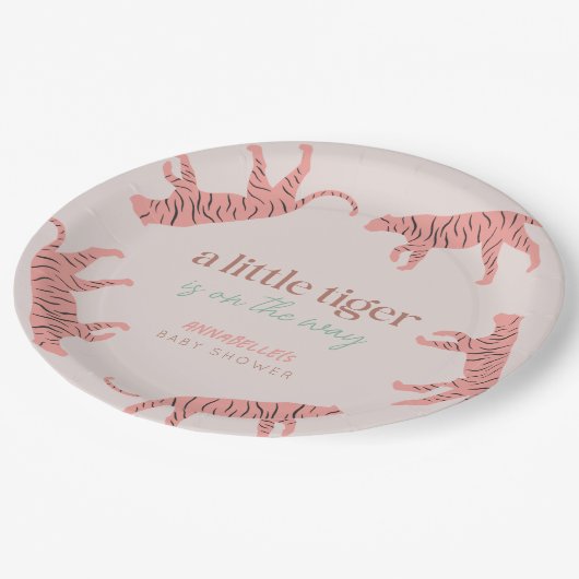 Little Tiger Modern Pink Girl Baby Dusche Pappteller (Schrägansicht)