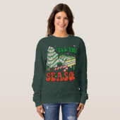 Little Tis_ The Season Weihnachtsbaum Cakes Debbie Sweatshirt (Vorne ganz)