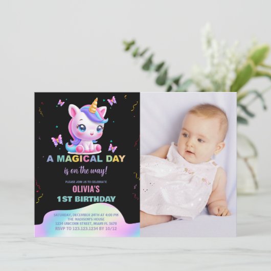 Little Unicorn Rainbow Birthday Einladungen Foto (Stehend Vorderseite)