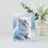 Little White Kitten in Snow Weihnachten Postkarte (Stehend Vorderseite)
