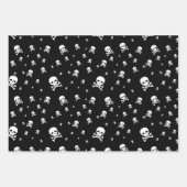 Littles White Pirates Skulls auf schwarzem Hinterg Geschenkpapier Set (Vorderseite)