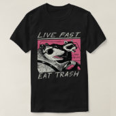 Live Fast essen Trash Funny Retro Raccoon Opossum T-Shirt (Design vorne)