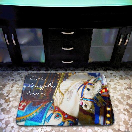 Live-Lachen Liebe Zitat Weißes Karussell-Foto Badematte