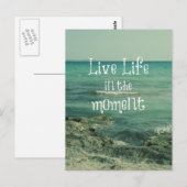 Live-Leben im Moment Zitat mit Beach Thema Postkarte (Vorne/Hinten)