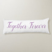 Live-Liebe lachen mit den Initialen des Paares Seitenschläferkissen (Rückseite)