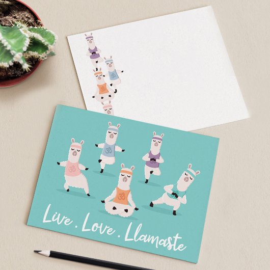 Live-Liebe Llamaste | Fun Yoga Llama Charaktere Postkarte