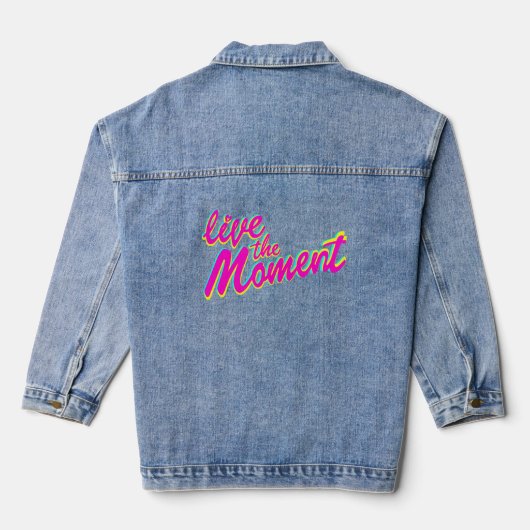 Live the Moment bunt Text Grafik Design Jeansjacke (Rückseite)