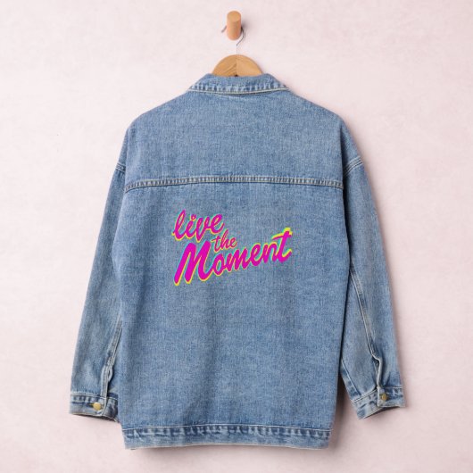Live the Moment bunt Text Grafik Design Jeansjacke (Hangar)