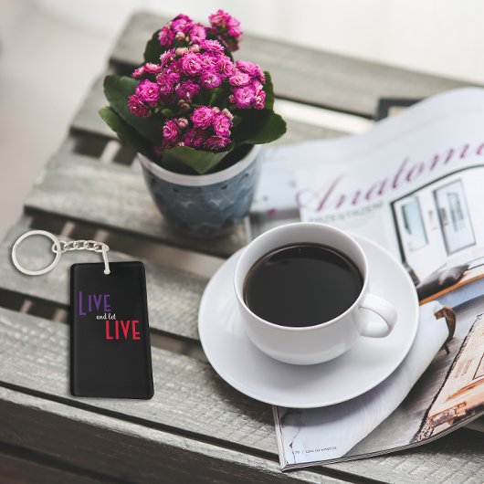 Live und lass live sprichwörtlich schwarz schlüsselanhänger