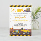 LKW Digger unter Bau Baby Geburtstag Einladung (Stehend Vorderseite)