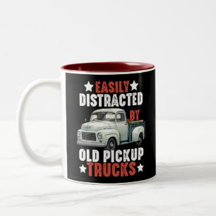 LKW-LKWs aus dem alten Lieferwagen sind leicht abg Zweifarbige Tasse