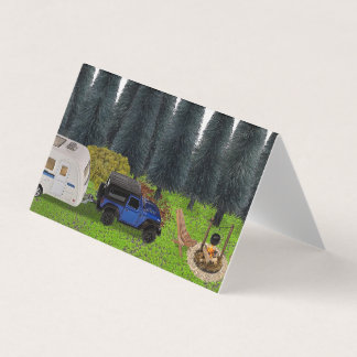 LKW mit einem Pull-Camper im holzgeräumten Lager