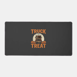 LKW oder Süßigkeiten Halloween-Semi-LKW-Design_1 Schreibtischunterlage