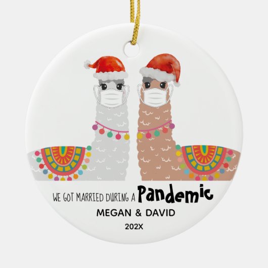Llama Erste Pandemie Verheiratet Funny Weihnachtsm Keramik Ornament (Vorne)