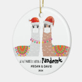Llama Erste Pandemie Verheiratet Funny Weihnachtsm Keramik Ornament (Links)